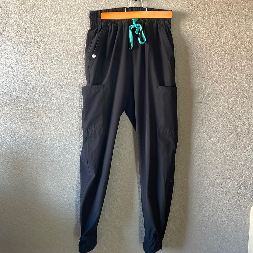 FREEx Figs black scrub top and bottom. Size small.